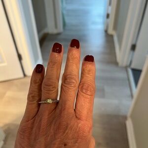 Elegant Silver Ring with light green crystal